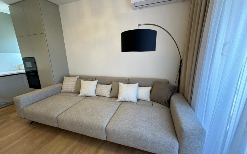 Large 3-Bedroom Apartment with Direct Sea View in Budva