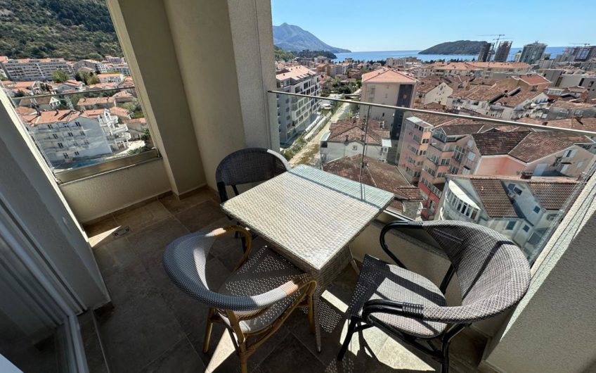 Large 3-Bedroom Apartment with Direct Sea View in Budva