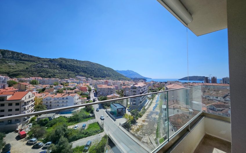 Large 3-Bedroom Apartment with Direct Sea View in Budva