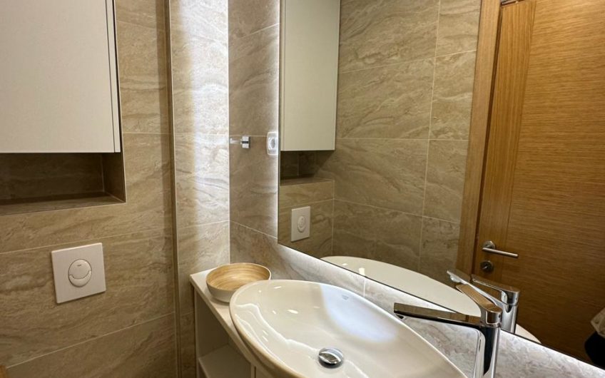 Large 3-Bedroom Apartment with Direct Sea View in Budva