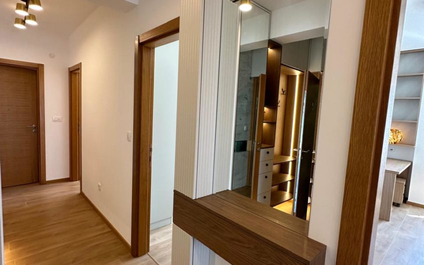 Large 3-Bedroom Apartment with Direct Sea View in Budva
