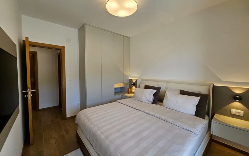 Large 3-Bedroom Apartment with Direct Sea View in Budva