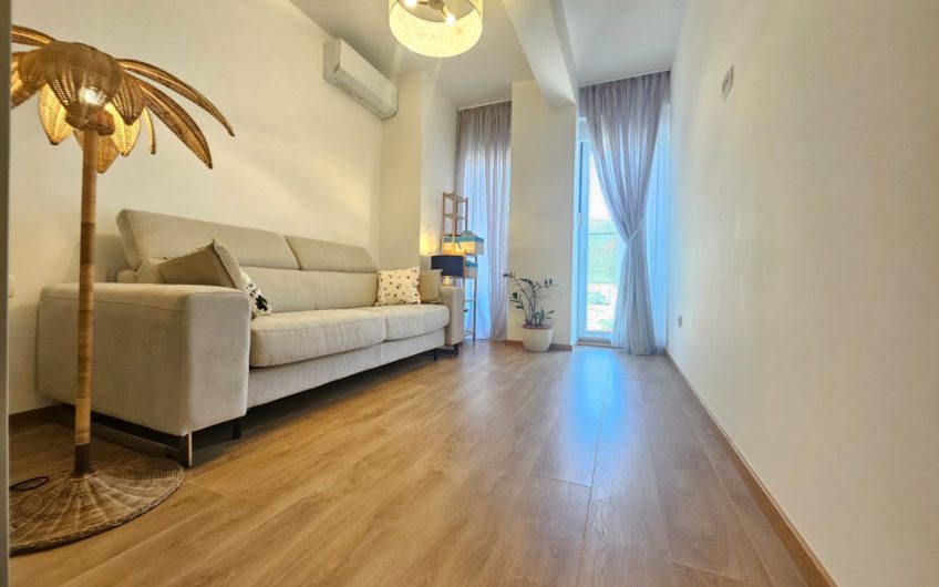 Large 3-Bedroom Apartment with Direct Sea View in Budva