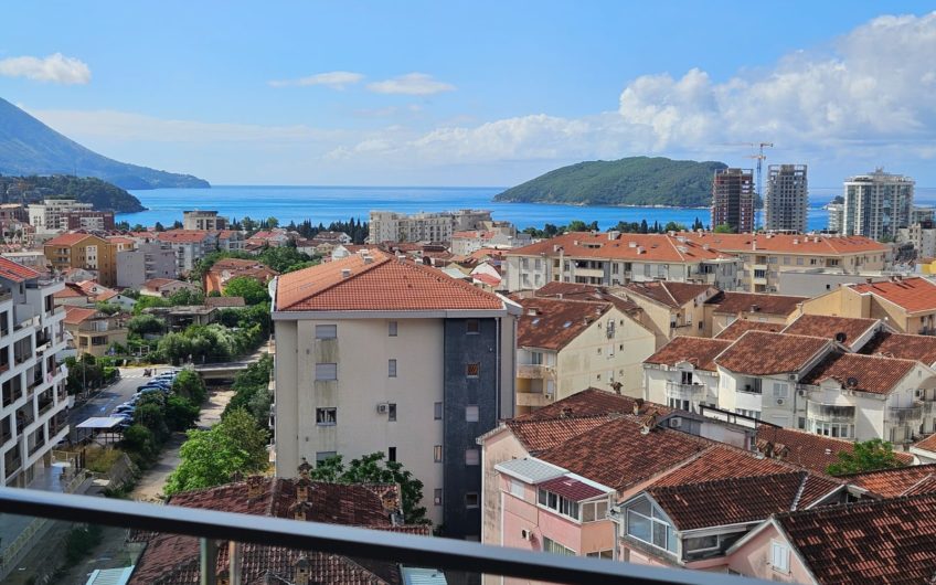 Large 3-Bedroom Apartment with Direct Sea View in Budva
