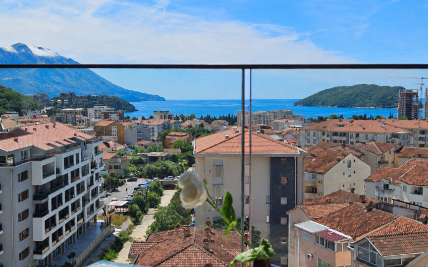 Large 3-Bedroom Apartment with Direct Sea View in Budva