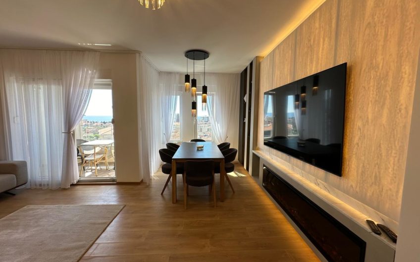 Large 3-Bedroom Apartment with Direct Sea View in Budva